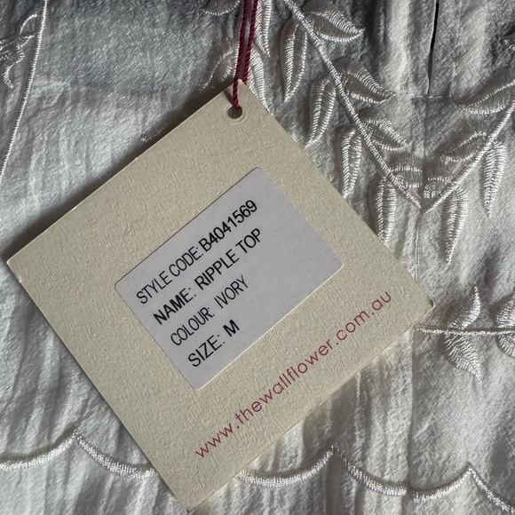 Chic White Floral Women's Blouse - Picture 3 of 12